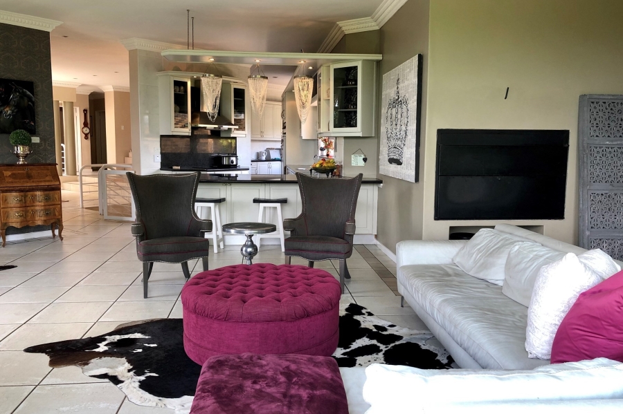 7 Bedroom Property for Sale in Plattekloof Western Cape